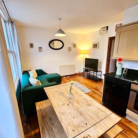 Lovely 1 Bed Apartment 2 Min To Station Лондон Екстериор снимка