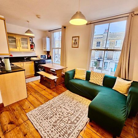 Lovely 1 Bed Apartment 2 Min To Station Лондон Екстериор снимка