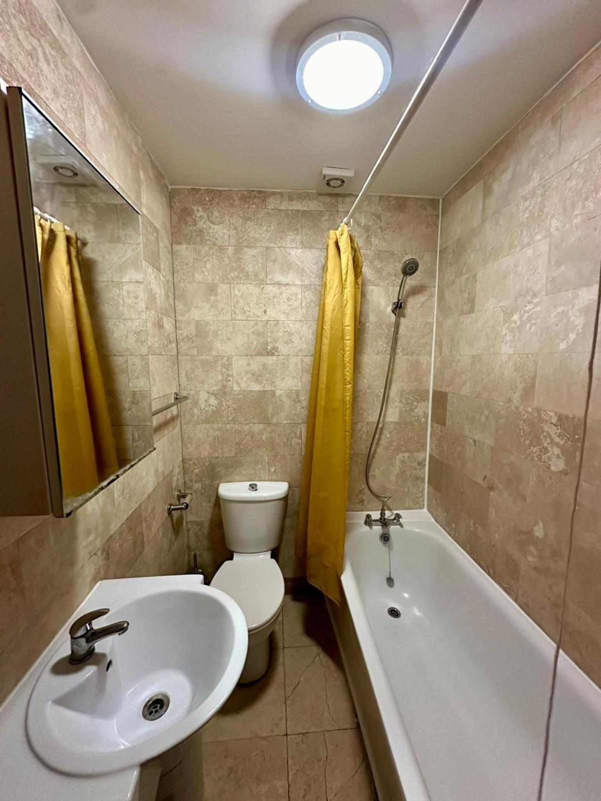 Lovely 1 Bed Apartment 2 Min To Station Лондон Екстериор снимка
