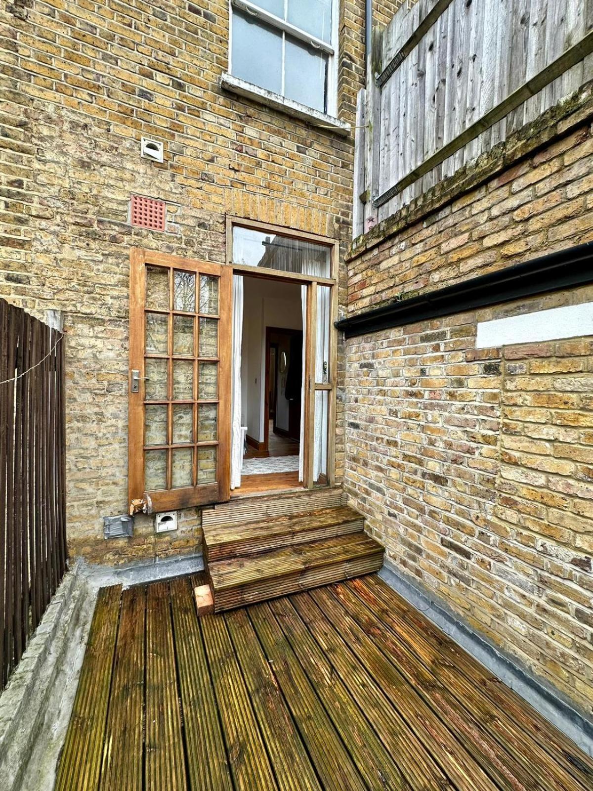 Lovely 1 Bed Apartment 2 Min To Station Лондон Екстериор снимка