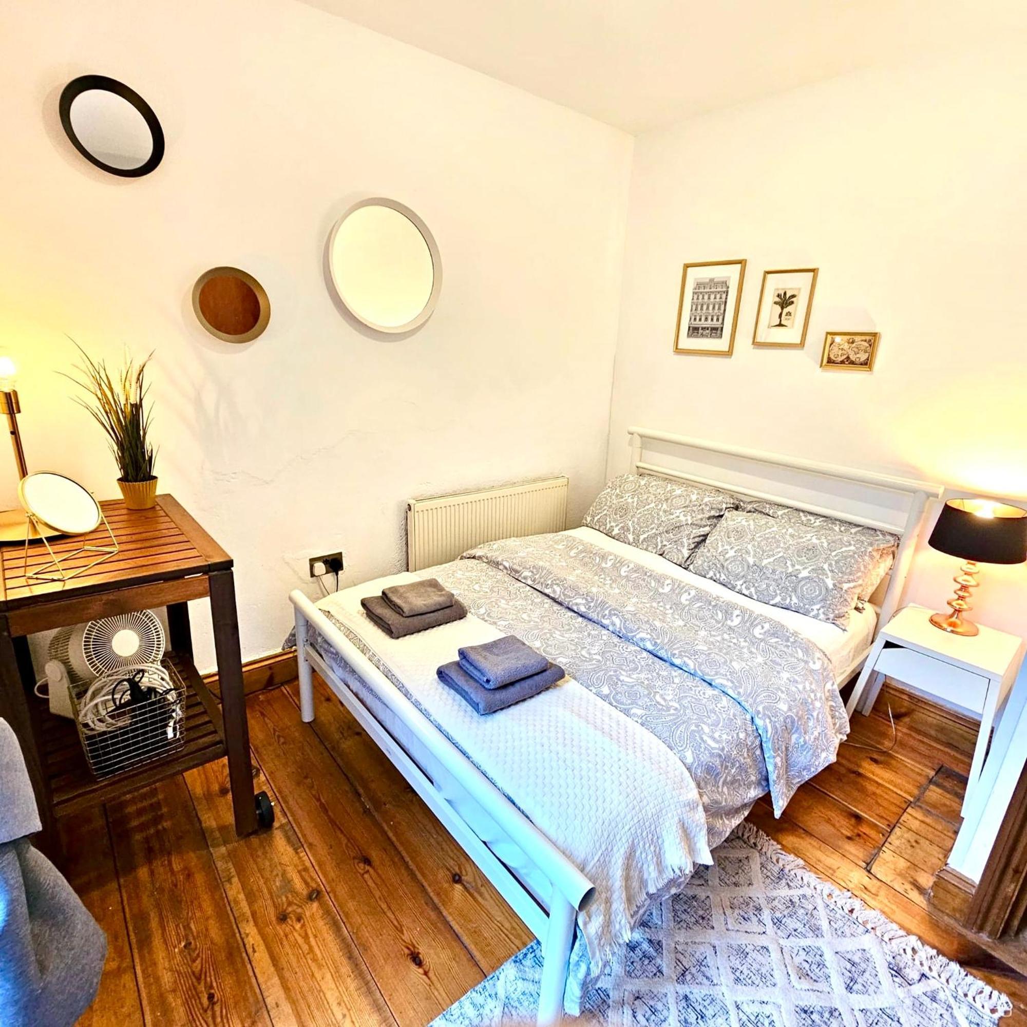 Lovely 1 Bed Apartment 2 Min To Station Лондон Екстериор снимка