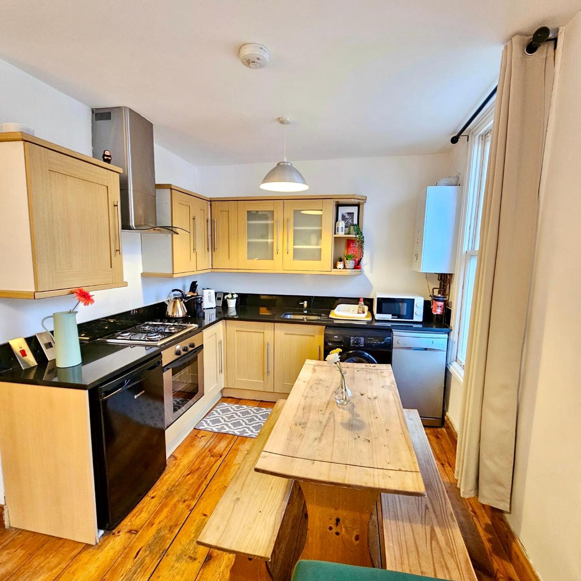 Lovely 1 Bed Apartment 2 Min To Station Лондон Екстериор снимка